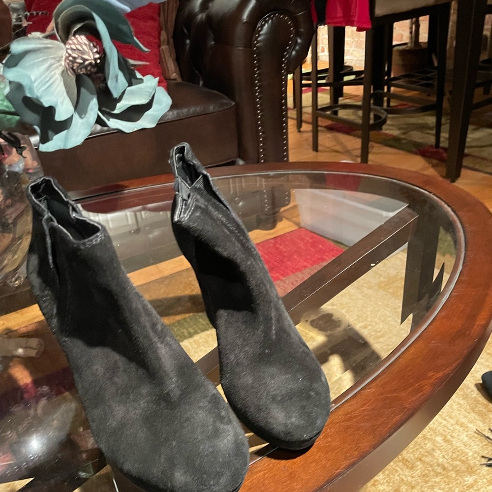 Gently Worn (One) Jessica Simpson Black Suede Ankle Boots
